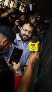 El exgobernador calificó las acusaciones en su contra como vagas, infundadas e imprecisas. Javier Duarte dijo <em>He determinado allanarme para enfrentar la justicia en mi país. Acepto la extradición que el gobierno fallido está haciéndome</em>.