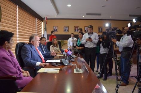 El Magistrado Presidente del Poder Judicial de Veracruz, Edel Álvarez Peña, tras la sesión de la Judicatura informó que en breve cerrarán alrededor de 20 juzgados tradicionales en la entidad, por lo que promoverán el retiro voluntario, así como la reubicación de personal para adecuarse con el nuevo sistema de justicia penal acusatorio.