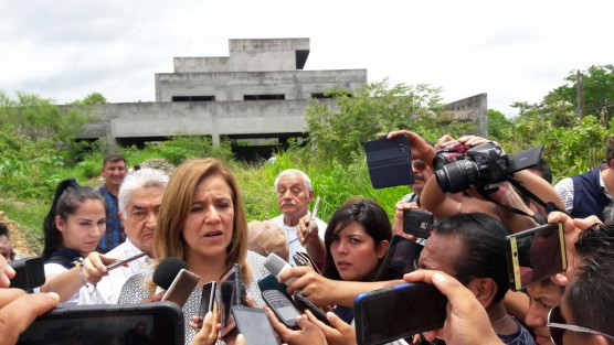 La aspirante a la Presidencia de la República, Margarita Zavala, se escandalizó por el hospital abandonado en Papantla debido a los recursos invertidos en esta obra, que por cierto quedó así cuando Felipe Calderón era presidente. 