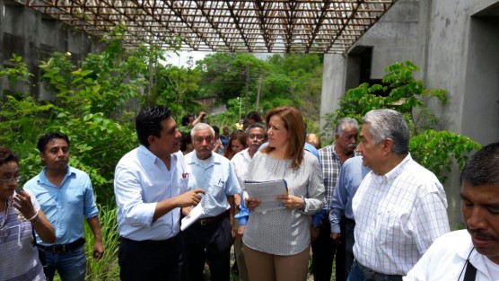 La embajadora de la plataforma #YO CON MEXICO, criticó severamente el criminal desperdicio de recursos y el abandono de las instalaciones del nosocomio; cuyo costo en su momento superó los sesenta millones de pesos en su primera etapa. Eso sí... menos que la Estala de Luz en la CDMX. 