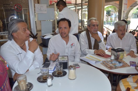 Ingenieros colegiados criticaron las obras de remodelación de la calle Enríquez en el centro de la capital, que realiza él Ayuntamiento de Xalapa; las calificaron de innecesarias debido a que hay la calles de la ciudad donde hace más falta realizar trabajos de pavimentación o introducción de drenaje.  
