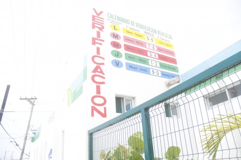 Hoy vence el plazo para que los vehículos con terminación 9 y 0 realicen la verificación vehícular para el periodo Mayo-Junio; por tal motivo se observan largas filas en los verificentros.