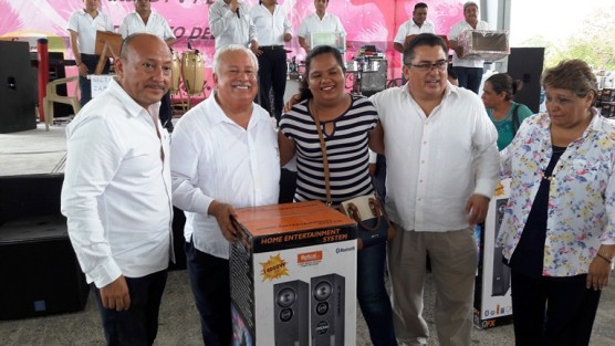 La Sección 32 del SNTE que dirige el maestro Lázaro Medina Barragán, preparó para las madres trabajadoras de este importantísimo organismo sindical un festejo en el parque temático Takilsukut, de Papantla.  