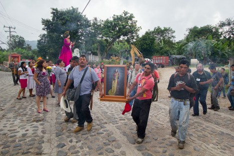 Con la llegada del bejuco, uno de los materiales que se utiliza para la confección del arco floral, dieron inicio las actividades religiosas en honor a Santa María Magdalena en el pueblo mágico de Xico, Veracruz.