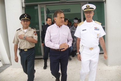 El gobernador Miguel Ángel Yunes Linares informó de la detención en la semana de al menos 14 delincuentes, aunque los mismos fueron detenidos por la polícía federal y en otro estado, alardeó de que él dio a conocer los videos. 