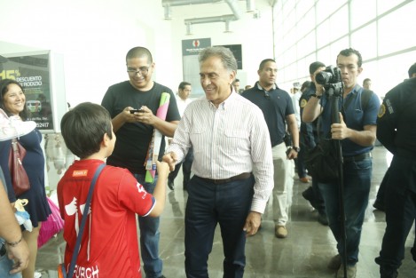 El gobernador Miguel Ángel Yunes Linares expresó que no van a   permitir de ninguna forma que escudándose en la calidad de periodistas sigan colaborando algunos individuos con la delincuencia organizada