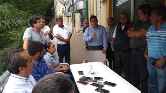 Integrantes de la recién creada Coalición de taxistas Córdoba-Orizaba, exigen se dé marcha atrás en el costo alto del reordenamiento. Denunciaron trato desigual por parte de transporte público, pues la ley y el reordenamiento, contempla a prestadores del servicio Mixto Rural  y autobuseros, pero los operativos solo se están realizando contra taxistas, violando está dependencia su propio reglamento. 