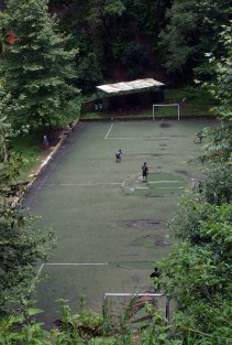 En pésimas condiciones luce la cancha de fútbol El Crater, vecinos de las colonias Aguacatal, Federal, Voceadores, El Mirador y Ferrocarrilera, aledañas al Cerro del Macuiltépetl piden sea rehabilitada ya que más de 500 niños  de estas colonias la utilizan. 