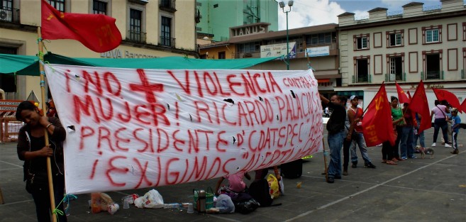 De la manifestaciones enquistadas en Xalapa, la de los comerciantes informales de Coatepec. Otra de las cosas que no han cambiado. 
