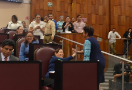 Águeda Salgado Castro se suma a la bancada de MORENA, para que dicho partido vuelva a contar con 12 legisladores, luego de que Eva Cadena se declarara independiente. 