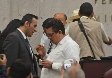 Por su parte, el presidente de la Junta de Coordinación Política, Sergio Hernández, confirmó el despido, pero aseguró que son con el respeto a los derechos laborales de los empleados. La medida habría sido tomada para evitar una carga económica como se ha generado en pasadas legislaciones por el pago de laudos laborales. 
