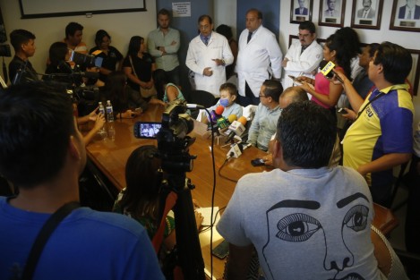Personal médico del Hospital de Alta Especialidad del Puerto de Veracruz, ofrecieron una rueda de prensa para dar a conocer un caso exitoso de Trasplante Renal de vivo relacionado en un menor de edad de nombre Mario Barcelata Melchor.  