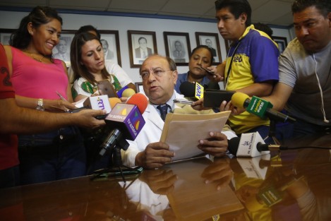El director del Hospital de Alta Especialidad de Veracruz, José Luis Cerecedo, informó que el líder del sindicato nacional de TAMSA <em>Unidad y Progreso</em> se encuentra internado en el área privada de esa clínica, a consecuencia de problemas con su hipertensión y diabetes.