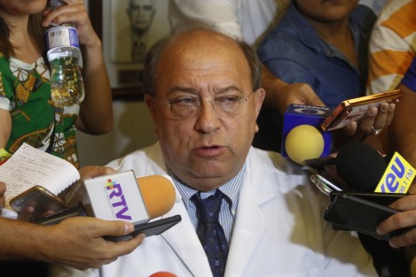 El director del Hospital de Alta Especialidad de Veracruz, José Luis Cerecedo, informó que el líder del sindicato nacional de TAMSA <em>Unidad y Progreso</em> se encuentra internado en el área privada de esa clínica, a consecuencia de problemas con su hipertensión y diabetes.
