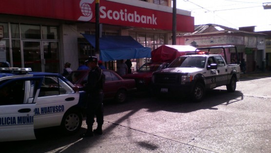 Una llamada para alertar por  un presunto robo en una sucursal bancaria de Scotiabank en Huatusco, movilizó a elementos de seguridad, quienes al llegar al lugar fueron informados que nada había sucedido.  