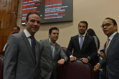 Con 42 votos a favor, -sin votos en contra o abstenciones- el Congreso de Veracruz aprobó el Dictamen con proyecto de decreto que adiciona diversas disposiciones a la Ley Orgánica del Municipio Libre por el que se crearán en los ayuntamientos las Direcciones de Fomento Agropecuario. 