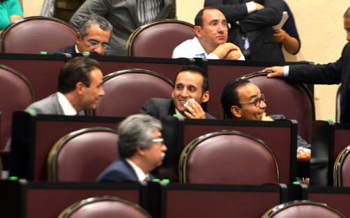 Muy amena la sesión para los diputados panistas mientras el estado sigue pasando por los problemas de siempre, inseguridad, desempleo y más. Y para no ir más lejos, hoy mismo se dio el robo en la casa de su excandidata a la alcaldía de Xalapa. 
