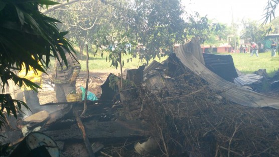 Una abuelita perdió  todas sus pertenencias en la colonia El Girasol de Córdoba, al incendiarse su humillde vivienda.
