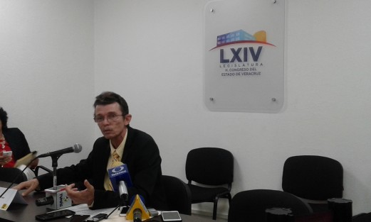 El presidente de la Comisión Permanente de Salud y Asistencia de la LXIV Legislatura del Estado, diputado José Kirsch Sánchez dijo que en Veracruz ha habido mejoras en la infraestructura de diversos hospitales, sin embargo –añadió- es necesario reforzar las medidas para que todos los nosocomios de la entidad cuenten con los insumos necesarios para brindar una atención de calidad para las y los ciudadanos.
