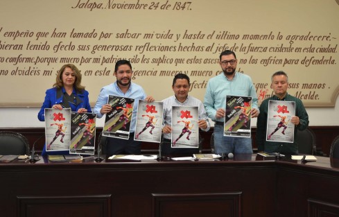 El Ayuntamiento de Xalapa invita a toda la población a participar en la 3ª Carrera Nuestra Capital XL-5K y 10K, y en el diseño de la playera conmemorativa del evento, a las que podrán inscribirse a partir de este jueves 6 de julio.
