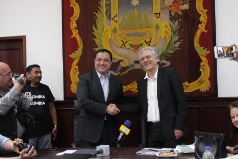 Tanto  Américo Zúñiga como Hipólito Rodríguez reiteraron su compromiso de realizar la entrega -recepción en un ámbito de transparencia y cordialidad, pues el proceso electoral quedó atrás y es momento de trabajar por Xalapa y sus habitantes. 