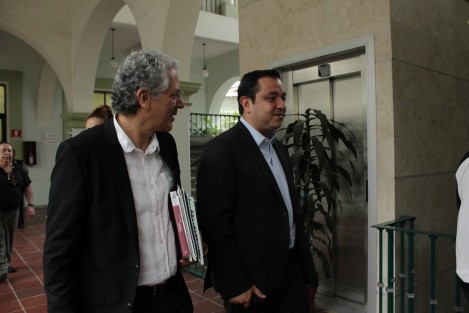 El alcalde electo Hipólito Rodríguez Herrero reconoció la apertura, disponibilidad y actitud de colaboración mostrada por el presidente municipal Américo Zúñiga Martínez para llevar a cabo un proceso de transición ordenado.
