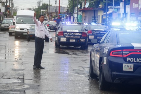Un fuerte operativo de seguridad se montó afuera de los juzgados del Poder Judicial del Estado de Veracruz. En la movilización participaron elementos de la Fuerza Civil, MARINA, Seguridad Pública, PFP y Policía Ministerial. Aún nose confirma la finalidad del operativo.