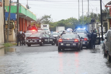 Un fuerte operativo de seguridad se montó afuera de los juzgados del Poder Judicial del Estado de Veracruz. En la movilización participaron elementos de la Fuerza Civil, MARINA, Seguridad Pública, PFP y Policía Ministerial. Aún nose confirma la finalidad del operativo.