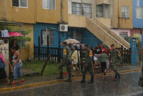 Luego del  gran deslave que se registró en el fraccionamiento El Oasis en la ciudad de Veracruz, donde un autobús  del servicio urbano fue tragado por completo, personal de la SEDENA implementó el Plan DN-III y evacuó algunas viviendas.