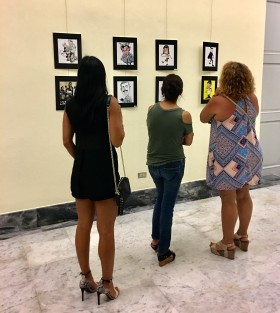Asistentes a la inauguración de la exposición <em>Iconos del humorismo mexicano</em>, en el Archivo General de Puerto Rico. 