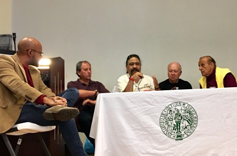 El caricaturista Alberto Morales <em>Beto Gato</em>, director de Agencia Multigráfica, durante su  participación en una de las pláticas sobre humor gráfico realizadas en la semana de intercambio cultural México - Puerto Rico, en el Archivo General de Puerto Rico, en San Juan. 