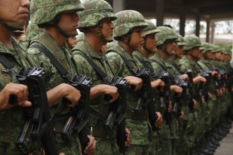 Este domingo de realizó la clausura de la exposición militar <em>Fuerzas Armadas...Pasión por Servir a México</em> que estuvo a lo largo de un mes abierta al público en general en las instalaciones de la Feria Ganadera de Ylang Ylang,en Boca del Río.