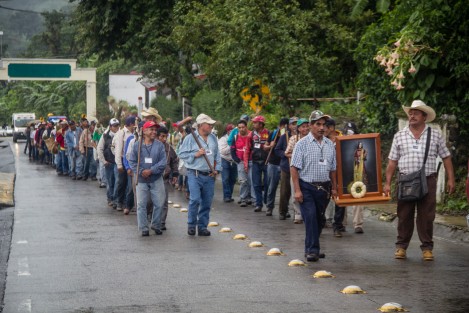 En las fiestas patronales de Xico, Veracruz recibieron a los encargados de recolectar la Flor de Cucharilla con lo que darán inicio a la confección del arco floral en honor a Santa Maria Magdalena.