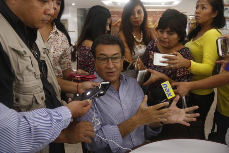 El senador Héctor Yunes Landa, indicó que de acuerdo a la publicación de un periódico nacional, son 25 los candidatos electos a alcaldes en el estado que sobrepasaron el tope de campaña, entre ellos los de Veracruz y Boca del Río.