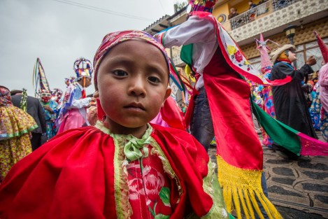 Las danzas tradicionales multicolores alegran las calles de Xico, Veracruz durante el mes de julio, con motivo de la fiesta patronal en honor a Santa María Magdalena. 
