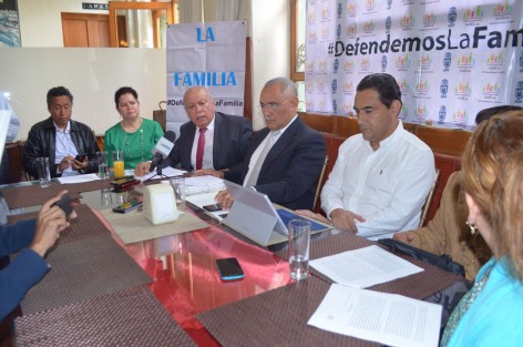 Representantes del Frente Nacional por la Familia consideran que la iniciativa presentada por la diputada Marijose Gamboa  para legalizar las uniones de hecho, es documento carece de técnica jurídica, al equiparar las las uniones al concubinato, por lo que de aprobarse en el Congreso podrá declararse su invalidez. 
