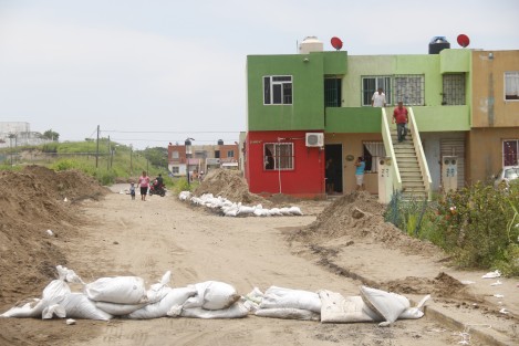 Los servicios fueron bloqueados para poder realizar trabajos de reparación en el lugar del siniestro, sin embargo, a cuatro días del incidente, aún no han sido reconectados.