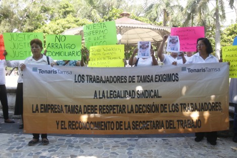 Mercedes Valencia Hernández, viuda de Pedro Cruz, se manifestó en el centro de la ciudad de Veracruz junto a familiares y amigos de otros exempleados de TAMSA agredidos durante un enfrentamiento con agremiados del sindicato Unidad y Progreso, para pedir que no se otorgue el arraigo domiciliario a Pascual Lagunes Ochoa pues aún hay 20 personas convalecientes por estos hechos. 