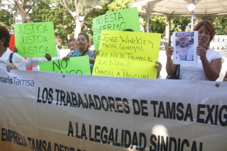 Mercedes Valencia Hernández, viuda de Pedro Cruz, se manifestó en el centro de la ciudad de Veracruz junto a familiares y amigos de otros exempleados de TAMSA agredidos durante un enfrentamiento con agremiados del sindicato Unidad y Progreso, para pedir que no se otorgue el arraigo domiciliario a Pascual Lagunes Ochoa pues aún hay 20 personas convalecientes por estos hechos. 
