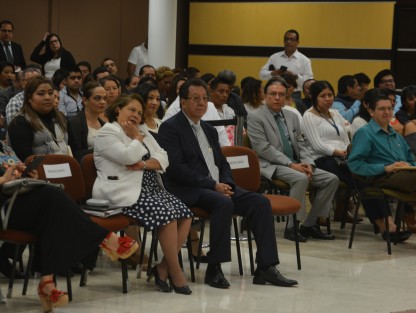 En el auditorio del edificio C del Tribunal Superior de Justicia del Estado se llevó a cabo la mesa redonda con el tema <em>El interés superior del menor y sus derechos humanos</em>, en donde participaron José Antonio Navarrete, José Luis Cuevas Gayoso, Elizabeth Ramírez y Raúl Pimentel Murrieta.
