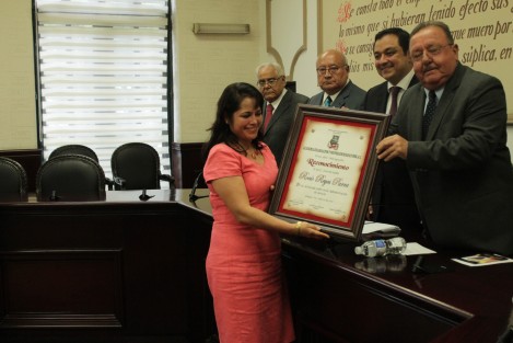 También recibieron reconocimiento: Rocío Reyes Parra, por su labor en la administración de justicia; Vicente Hernández Romero, por su trabajo destacado en el foro y miembro fundador de la Academia; María Prudencia López Narváez, por su trabajo destacado en la administración de justicia, y Rufo Seechi Ordóñez, por su desempeño en la procuración de justicia.

