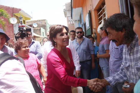 La secretaria de SEDATU, Rosario Robles Berlanga, realizó un recorrido por el popular barrio de La Huaca, remodelado con recursos de esta dependencia.  
