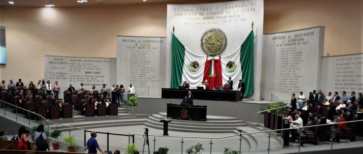 En sesión del Congreso de Veracruz realizada este jueves, se aprobó el dictamen para la creación del Sistema Estatal Anticorrupción, así como la Fiscalía Especializada en Combate a la Corrupción y elTribunal Estatal en Justicia Administrativa. 