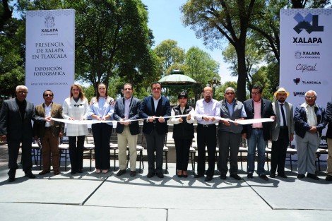 Xalapa y Tlaxcala son dos ciudades que comparten sus fortalezas, su acervo cultural, artístico e histórico y su enorme vocación turística, expresó el alcalde Américo Zúñiga Martínez, al inaugurar la exposición fotográfica itinerante Presencia de Xalapa en Tlaxcala, en la capital de este estado.