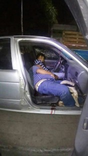 Una persecusión y balacera entre tripulantes de vehículos particulares, en la colonia Hogar de Ciudad Mendoza, Ver., dejó en los primeros minutos de este viernes como saldo, tres personas muertas.

