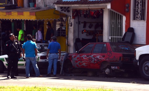 La mañana de este viernes un hombre fue baleado en la colonia Rafael Lucio de Xalapa cuando circulaba en su vehículo. Herido se trasladó hasta un hospital para ser atendido, mientras las autoridades acudieron al lugar de los hechos para realizar las pesquisas.
