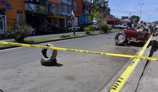 La mañana de este viernes un hombre fue baleado en la colonia Rafael Lucio de Xalapa cuando circulaba en su vehículo. Herido se trasladó hasta un hospital para ser atendido, mientras las autoridades acudieron al lugar de los hechos para realizar las pesquisas.