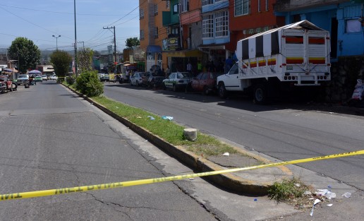 La mañana de este viernes un hombre fue baleado en la colonia Rafael Lucio de Xalapa cuando circulaba en su vehículo. Herido se trasladó hasta un hospital para ser atendido, mientras las autoridades acudieron al lugar de los hechos para realizar las pesquisas.