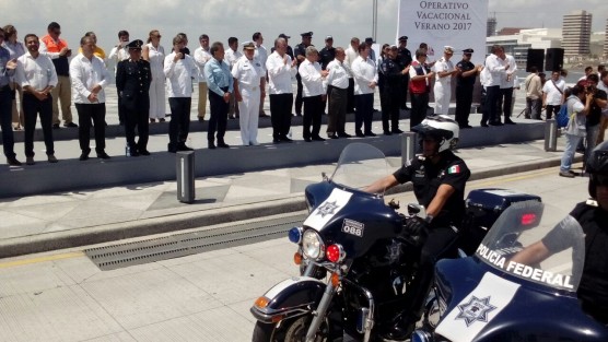 El secretario de Turismo del gobierno federal, Enrique de la Madrid Cordero, dio en Boca del Río, el banderazo de inicio del operativo de seguridad para el periodo vacacional de verano Veracruz 2017. El funcionario federal estuvo acompañado por el gobernador del estado, Miguel Ángel Yunes Linares.
