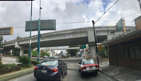 Multigráfica se dio una vuelta por el puente de Rébsamen antes de publicar rumores. Ahora sí comprobado decimos que el puente ahí está viendo pasar el tiempo. 